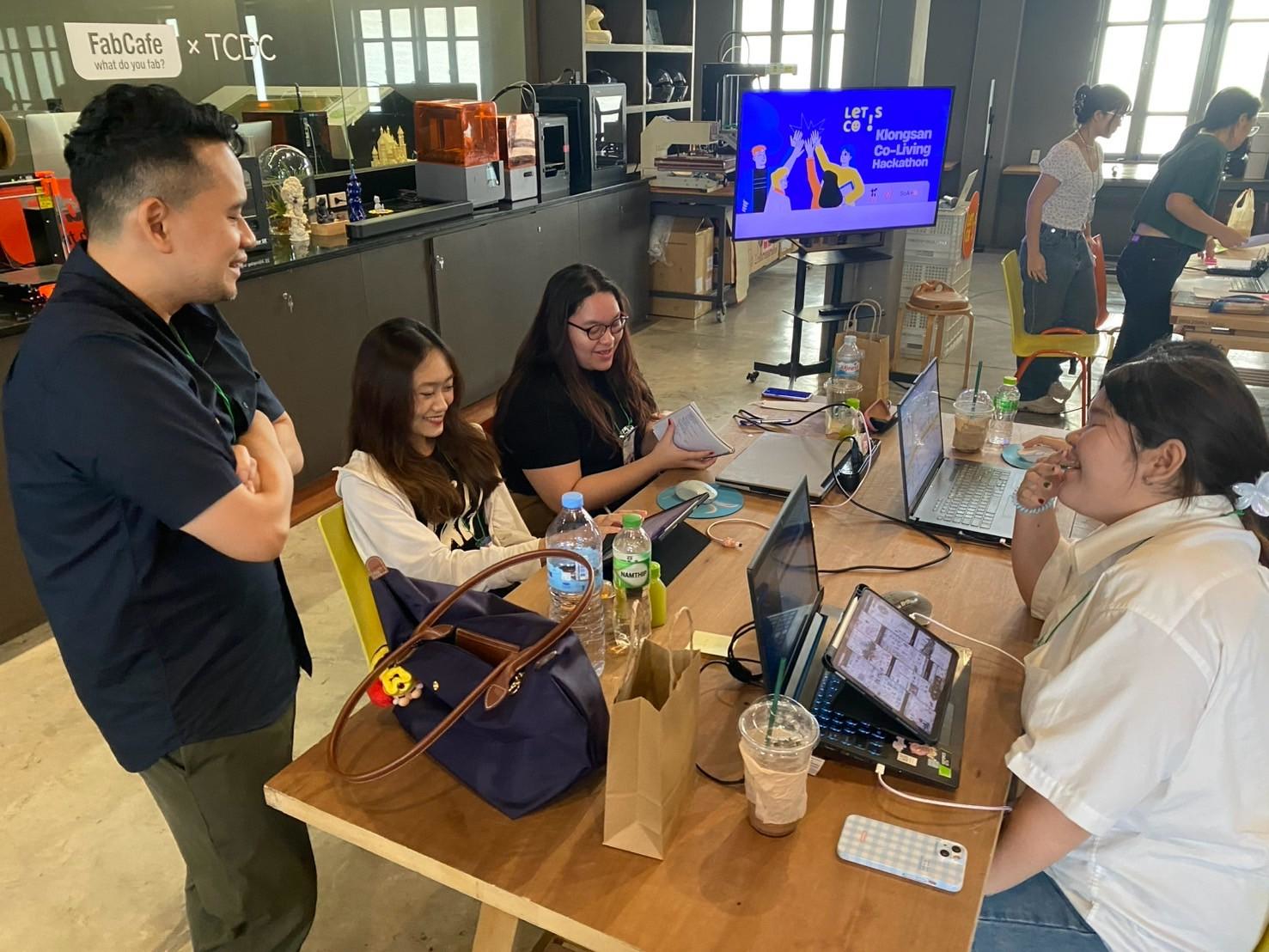 LINE_ALBUM_Co-living Hackathon_251018_2